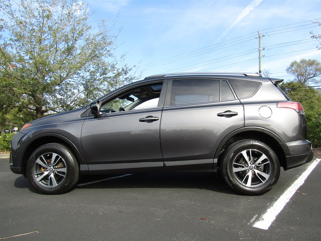 2017 Toyota RAV4 XLE