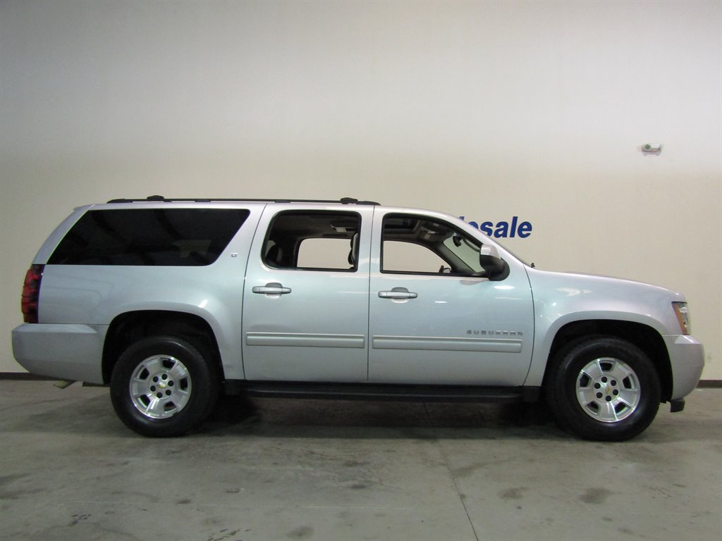 2012 Chevrolet Suburban LT photo 6