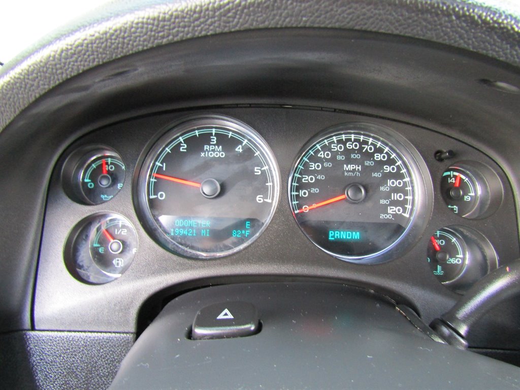 2012 Chevrolet Suburban LT photo 17