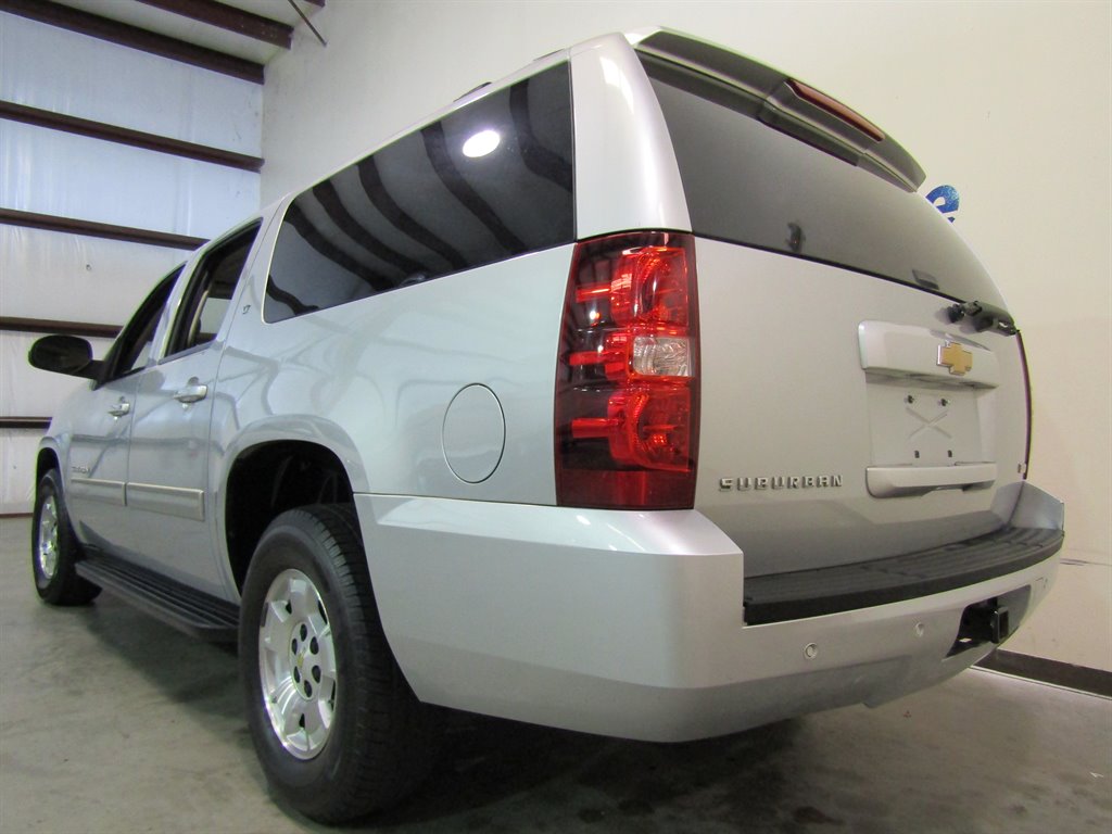 2012 Chevrolet Suburban LT photo 3