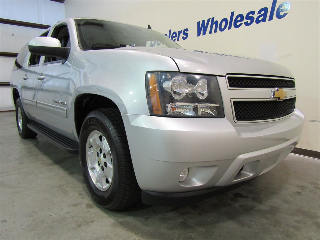 2012 Chevrolet Suburban LT photo 7