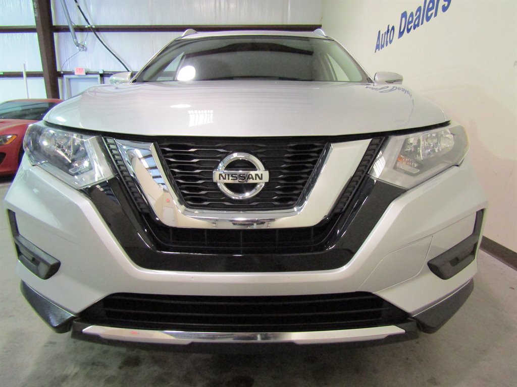 2017 Nissan Rogue SV photo 8