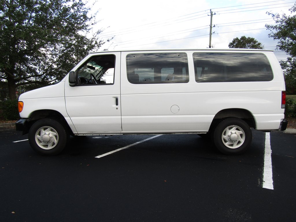 2007 Ford Econoline Wagon XL's photo
